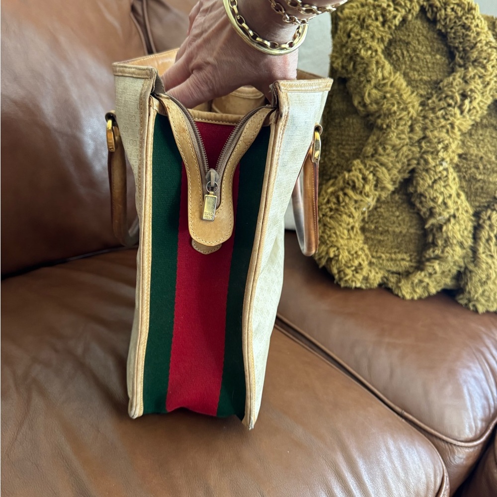 Vintage Gucci Beige Leather Canvas Shoulder Bag with Red and Green Stripe - Picture 3 of 16
